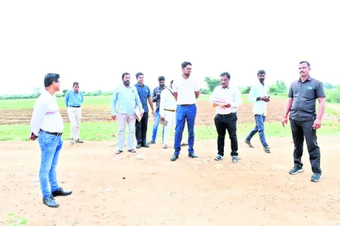 చేపల ప్రాసెసింగ్‌ కేంద్రం ఏర్పాటుకు స్థల పరిశీలన 