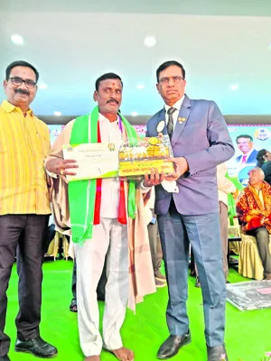 ఆదర్శ రైతుల ఎంపిక.. సన్మానం