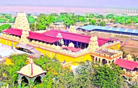 భద్రాద్రిలో రాతి నిర్మాణాలు చేపట్టాలి