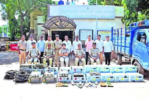 టెలికాం పరికరాల దొంగల అరెస్ట్‌