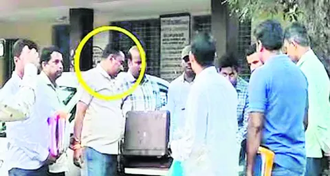 లోకాయ