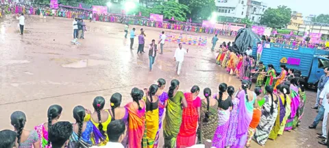 రేవంత్‌ రెడ్డికి ప్రజలే బుద్ధి చెబుతారు
