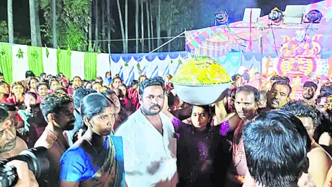 రూ.1.55 లక్షలకు లడ్డూ వేలం 
