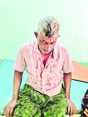 పొలం తగాదాలో కత్తితో దాడి 