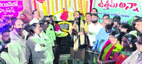 భవిష్యత్‌ను దృష్టిలో  పెట్టుకుని అభివృద్ధి పనులు