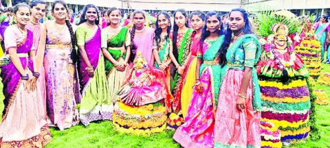 క్రీస్తుజ్యోతిలో బతుకమ్మ సంబురాలు
