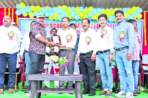 క్రీడారంగంలో రాణించాలి