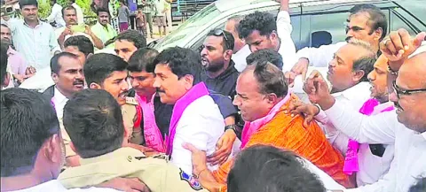 ప్రశ్నిస్తే అరెస్టులా?