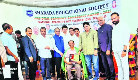 జిల్లా ఉపాధ్యాయుడికి అవార్డు
