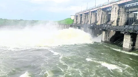 ‘గడ్డెన్నవాగు’కు భారీగా వరద 