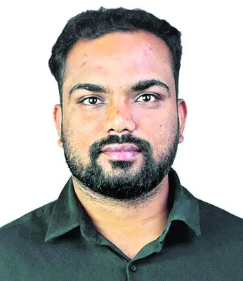 సివిల్స్‌కు సన్నద్ధమవుతూ  డిప్యూటీ కలెక్టర్‌గా ఎంపిక
