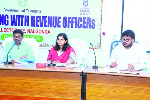 భూభారతి అర్జీల పరిష్కారంలో జాప్యం వద్దు