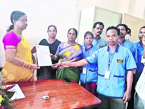 శానిటేషన్‌ కార్మికుల సమస్యలు పరిష్కరించాలి
