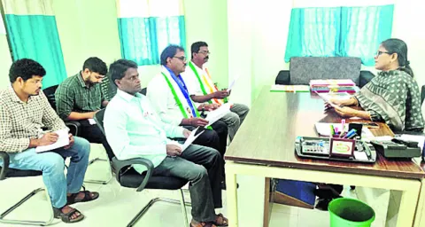 పోలింగ్‌ కేంద్రాల హేతుబద్ధీకరణకు సహకరించాలి