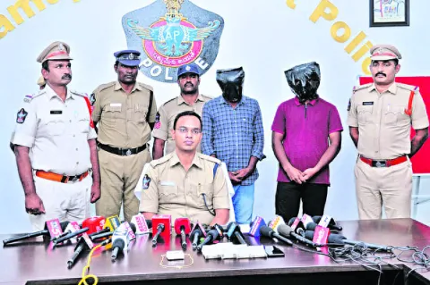 అంతర్‌ జిల్లాల దొంగల అరెస్టు