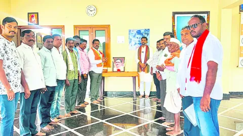 దీన్‌దయాళ్‌ ఉపాధ్యాయకు నివాళి
