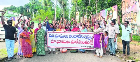 నిర్వాసితుల సమస్యపై ఎమ్మెల్యే మాట్లాడాలి