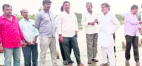 కేటీఆర్‌ దృష్టికి తీసుకెళ్తాం..
