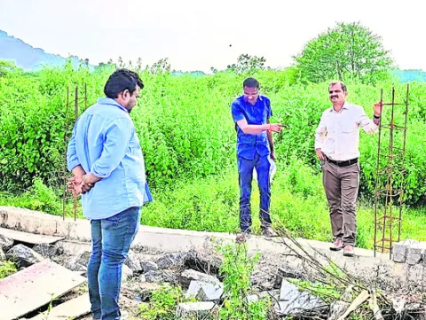 ప్రభుత్వ భూమి కబ్జాకు యత్నం