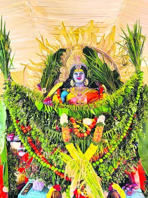 కాత్యాయని దేవి అవతారంలో అమ్మవారు 