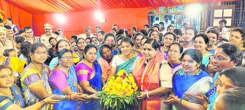 బతుకమ్మ వేడుక.. చైతన్య వేదిక 