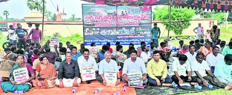 కొనసాగుతున్న నిరాహారదీక్ష 