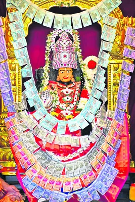 మహాలక్ష్మిగా అమ్మవారు 