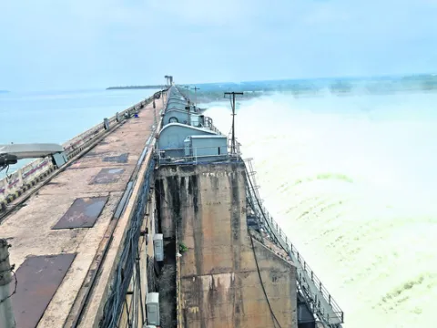 ఎస్సారెస్పీలోకి 610 టీఎంసీల వరద..! 
