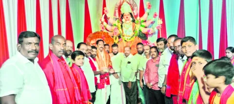 అమ్మవారి ఆశీస్సులు  ప్రతి ఒక్కరిపై ఉండాలి