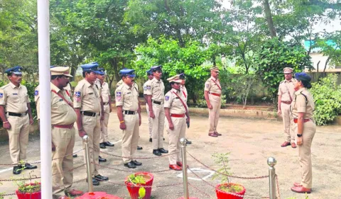 క్రమశిక్షణతో విధులు నిర్వహించాలి
