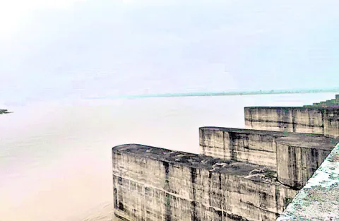గోదావరి పరవళ్లు
