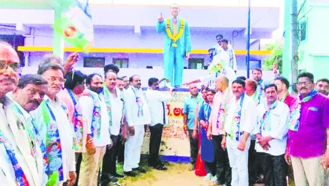 అసెంబ్లీలో సంస్కార హీనంగా మాట్లాడతారా?