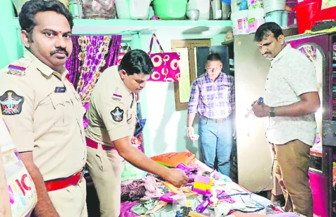 రూ.3.8 లక్షల విలువైన ఆభరణాల చోరీ 
