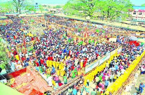 ఆసియా ఖండంలోనే అతిపెద్ద ఆదివాసీ జాతర.. మేడారం 
