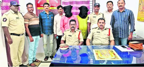 నకిలీ క్రైమ్‌ బ్రాంచ్‌ ఇన్‌స్పెక్టర్‌ అరెస్ట్‌ 