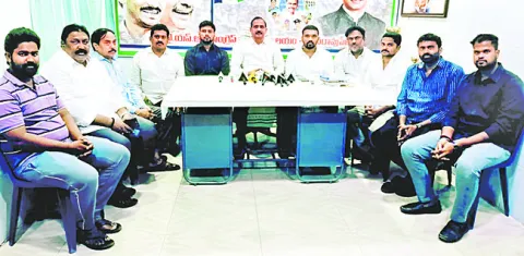 అసెంబ్లీ సాక్షిగా జగన్‌కు క్షమాపణ చెప్పాలి 