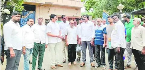 వైఎస్సార్‌ సీపీ వర్గీయులు బెయిల్‌పై విడుదల 