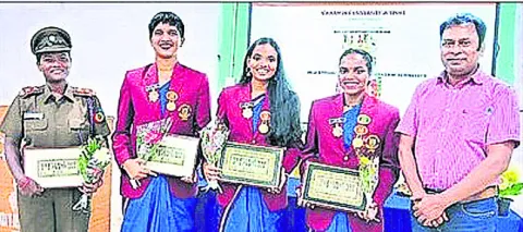 ● ఎన్‌సీసీ కేడెట్లకు సత్కారం