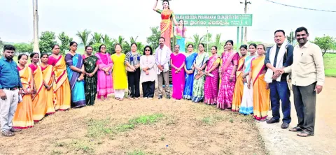 ఎలుకుర్తిని సందర్శించిన అధికారులు