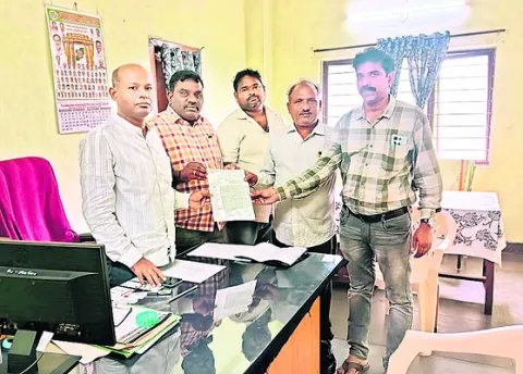 పండుగ అడ్వాన్స్‌ ఇవ్వాలి