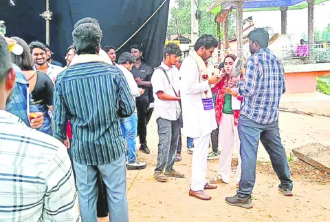 సందడి చేసిన ‘అనగనగా ఒక రాజు’ 