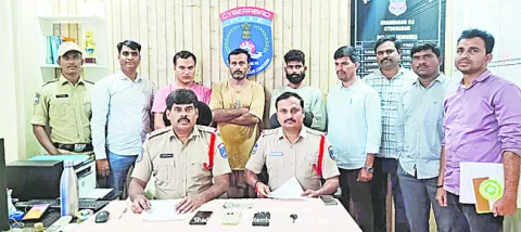 పని చేస్తున్న చోటే చోరీ 