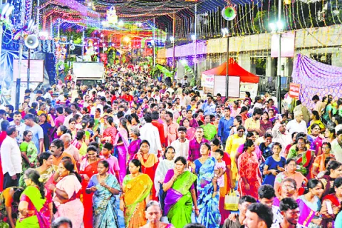 సిరివర్షిణీ.. శిరసా నమామి 