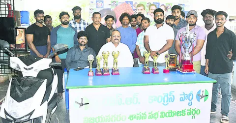మిస్టర్‌ ఆంధ్ర బాడీ బిల్డింగ్‌ పోటీల్లో పతకాలు