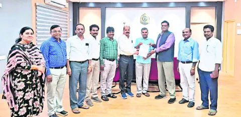 కేయూ స్టూడెంట్స్‌ అఫైర్స్‌ డీన్‌గా ఇస్తారి 
