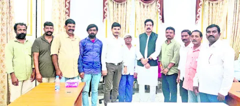 ఎస్టీ కమిషన్‌ విచారణకు అధికారుల గైర్హాజరు