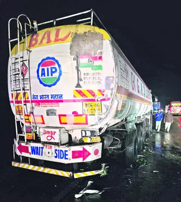 హైవేపై తప్పిన ప్రమాదం