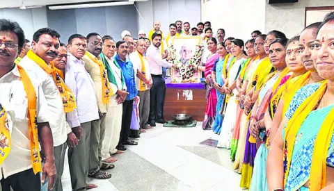 భావితరాలకు కొండా లక్ష్మణ్‌ చరిత్ర అందించాలి