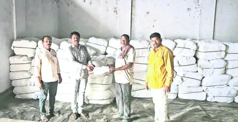 బతుకమ్మ చీరలు కాదు.. యూనిఫామ్‌