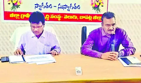 మొబైల్‌ బుక్‌ కీపింగ్‌ సకాలంలో  పూర్తి కాకపోతే చర్యలు 